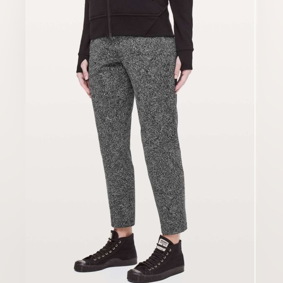 lululemon athletica Pants - EUC- Lululemon On the Fly Pants